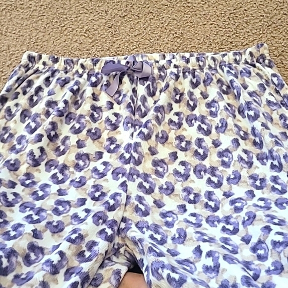 XL Fleece Animal Print Pajama Bottoms - Picture 2 of 4